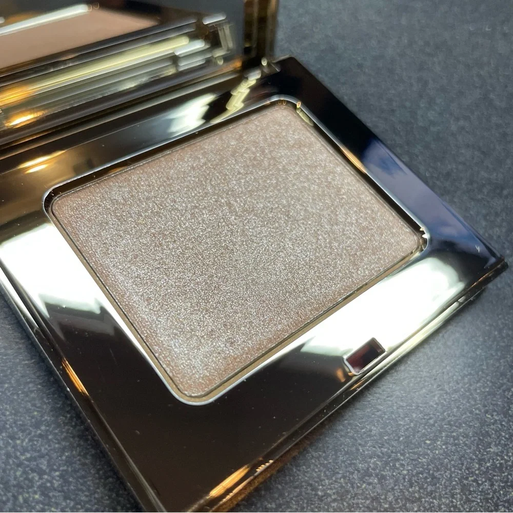 Clarins Illuminating Sculpting Powder Face and Décolleté - Picture 7 of 9
